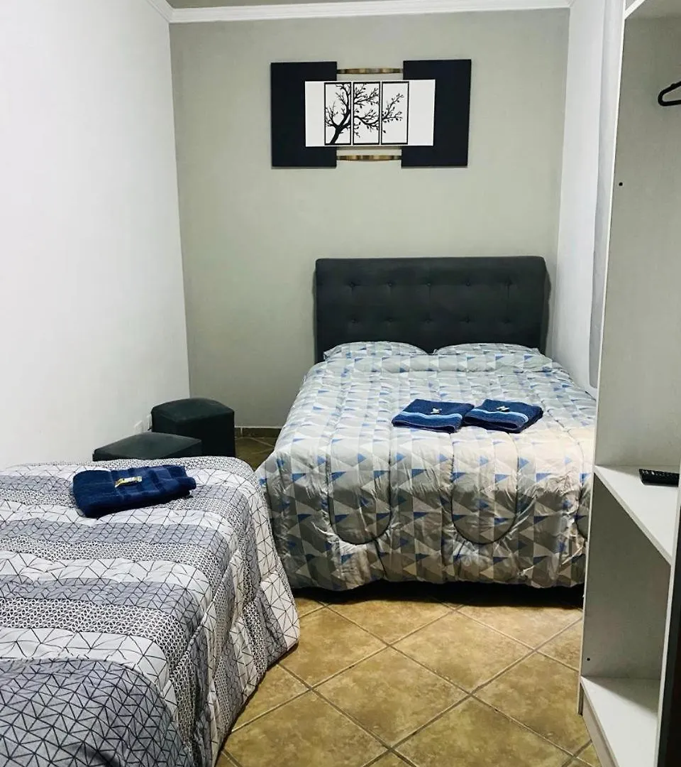 מלון גווארולוס Hostel Anprado 5